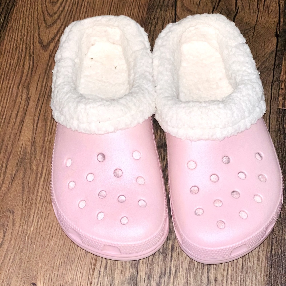 Pearl pink Crocs